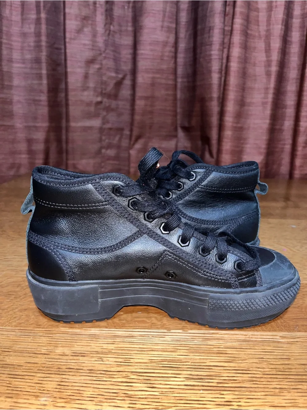 Adidas Women’s Nizza Trek Size 6.5  Leather Black/Gold |HQ7103|